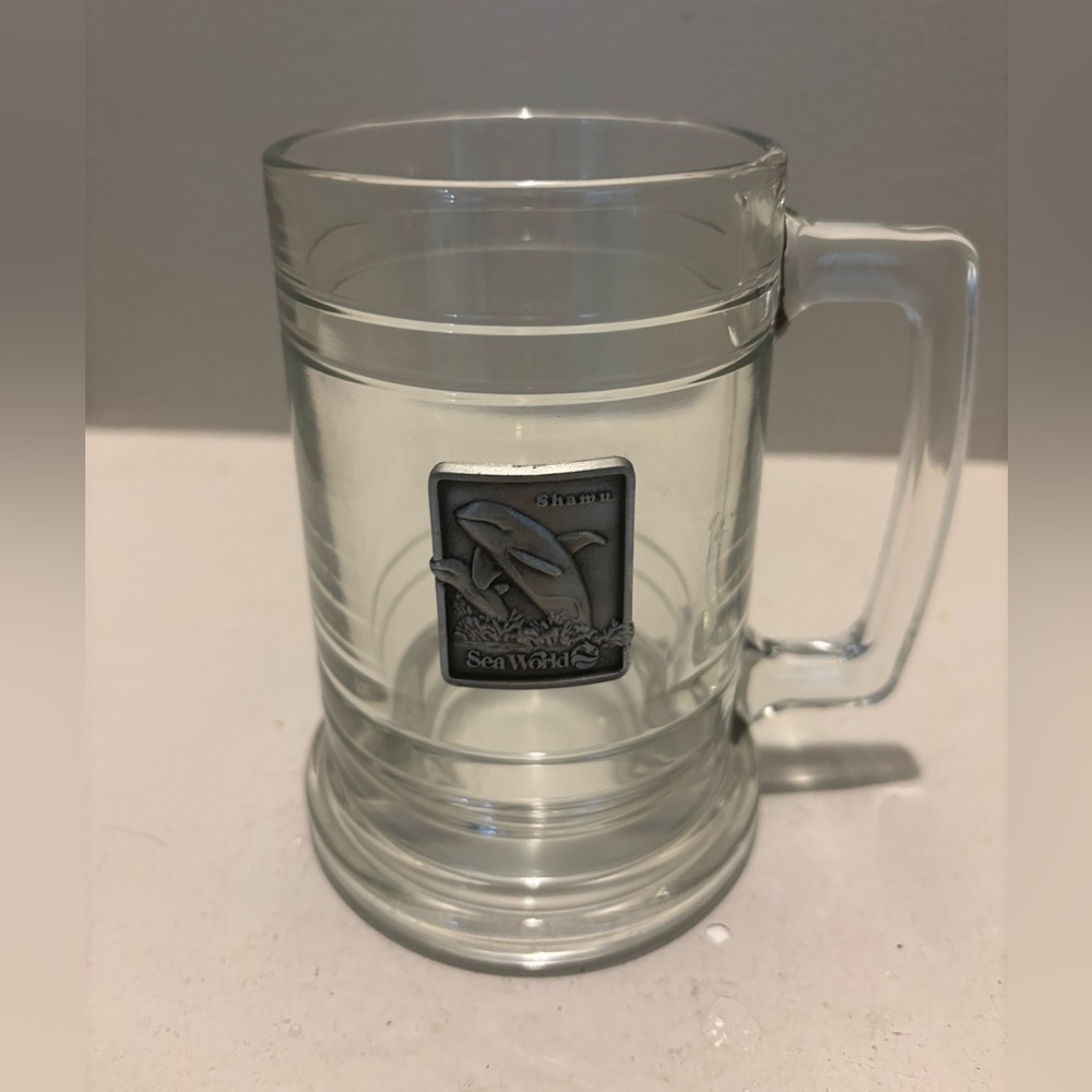 Vintage “Shamu” Killer Whale orca SeaWorld Glass Mug pewter Emblem souvenir OHIO
